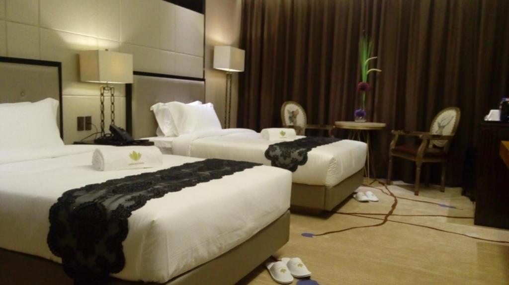Lotus Blu Hotel Legazpi Buitenkant foto