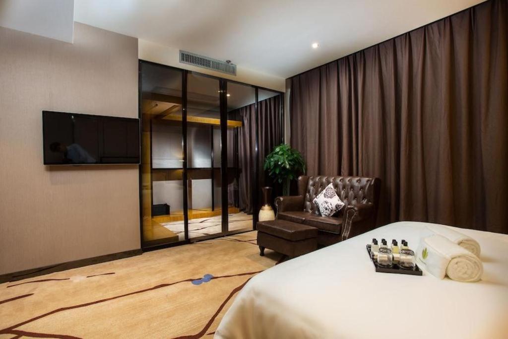 Lotus Blu Hotel Legazpi Buitenkant foto
