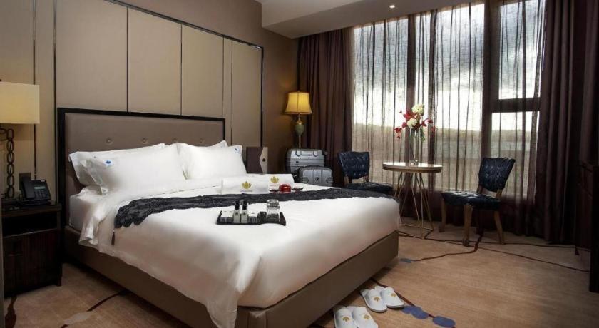Lotus Blu Hotel Legazpi Buitenkant foto