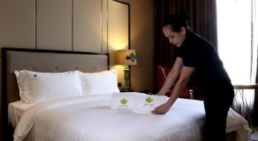 Lotus Blu Hotel Legazpi Buitenkant foto
