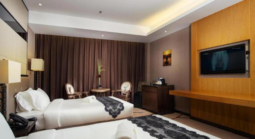 Lotus Blu Hotel Legazpi Buitenkant foto