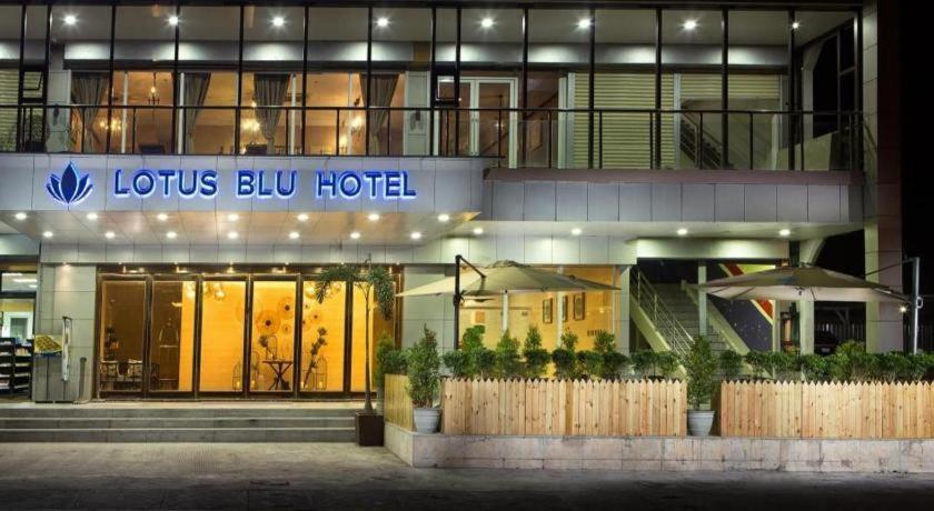 Lotus Blu Hotel Legazpi Buitenkant foto