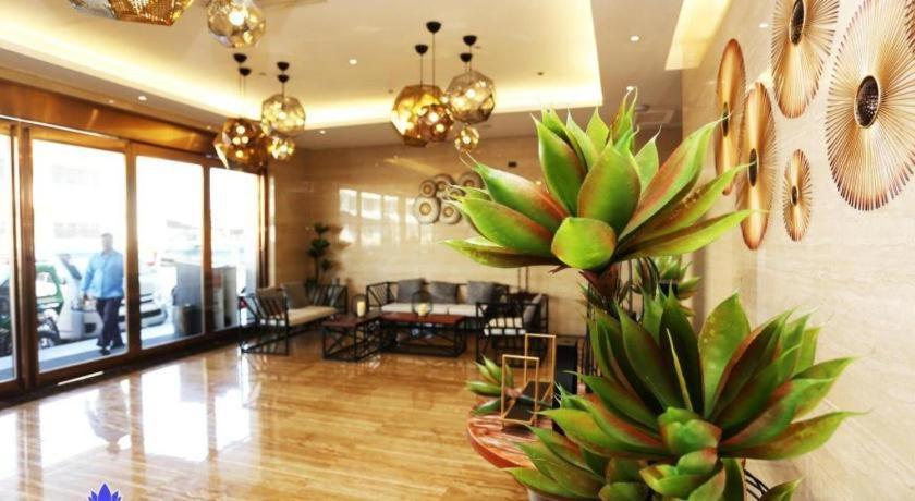 Lotus Blu Hotel Legazpi Buitenkant foto